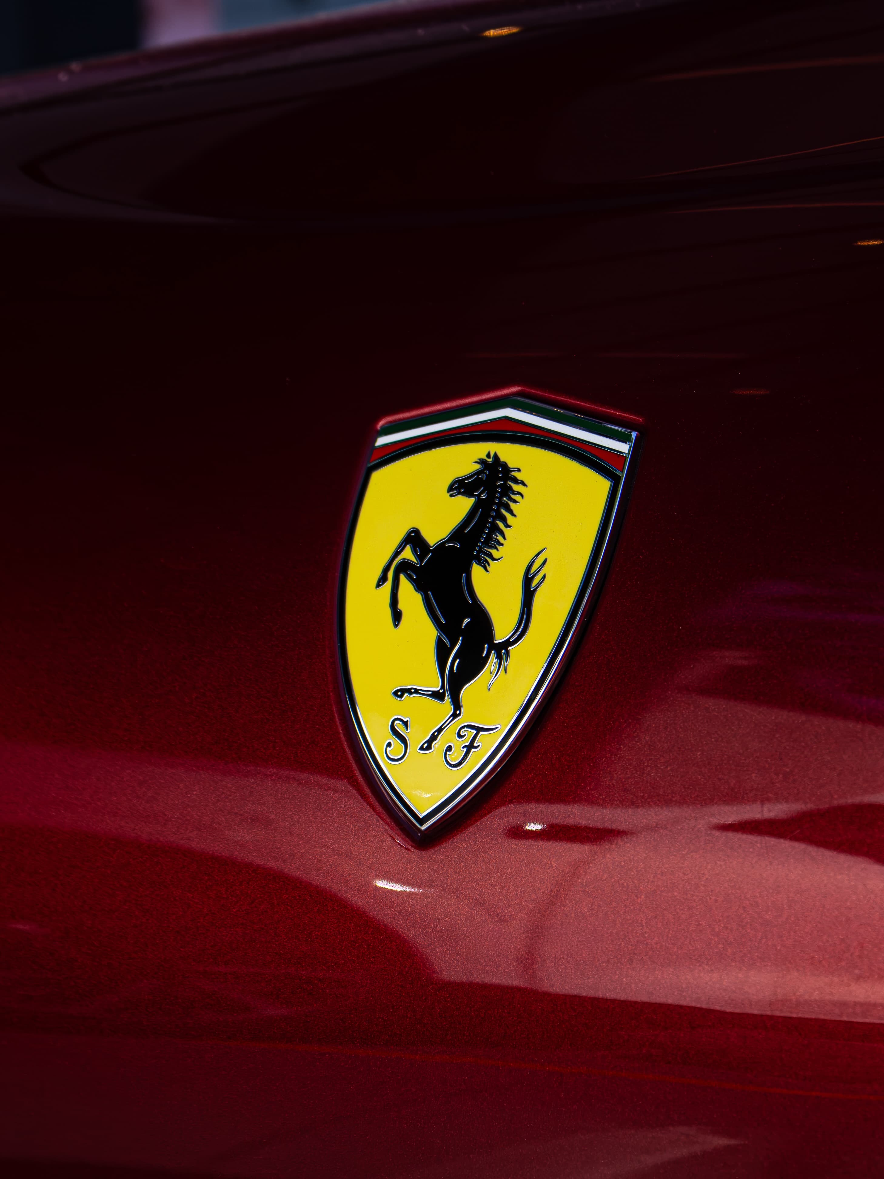 Escudo da Ferrari no para-lama da 812 Superfast